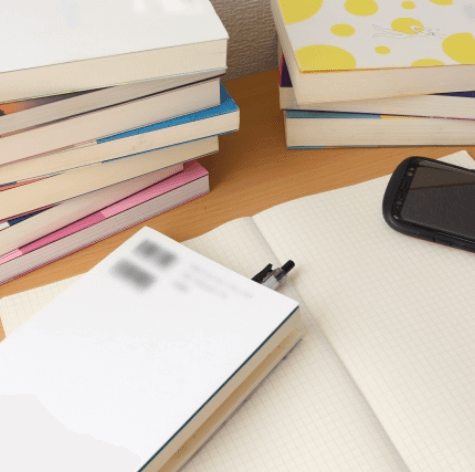 ノートとペンの写真