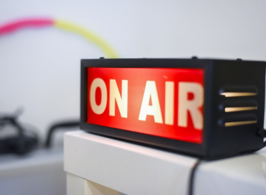 オンエアーと書かれているライトの写真