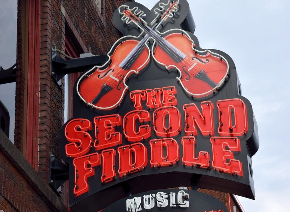 本が積まれている様子の写真